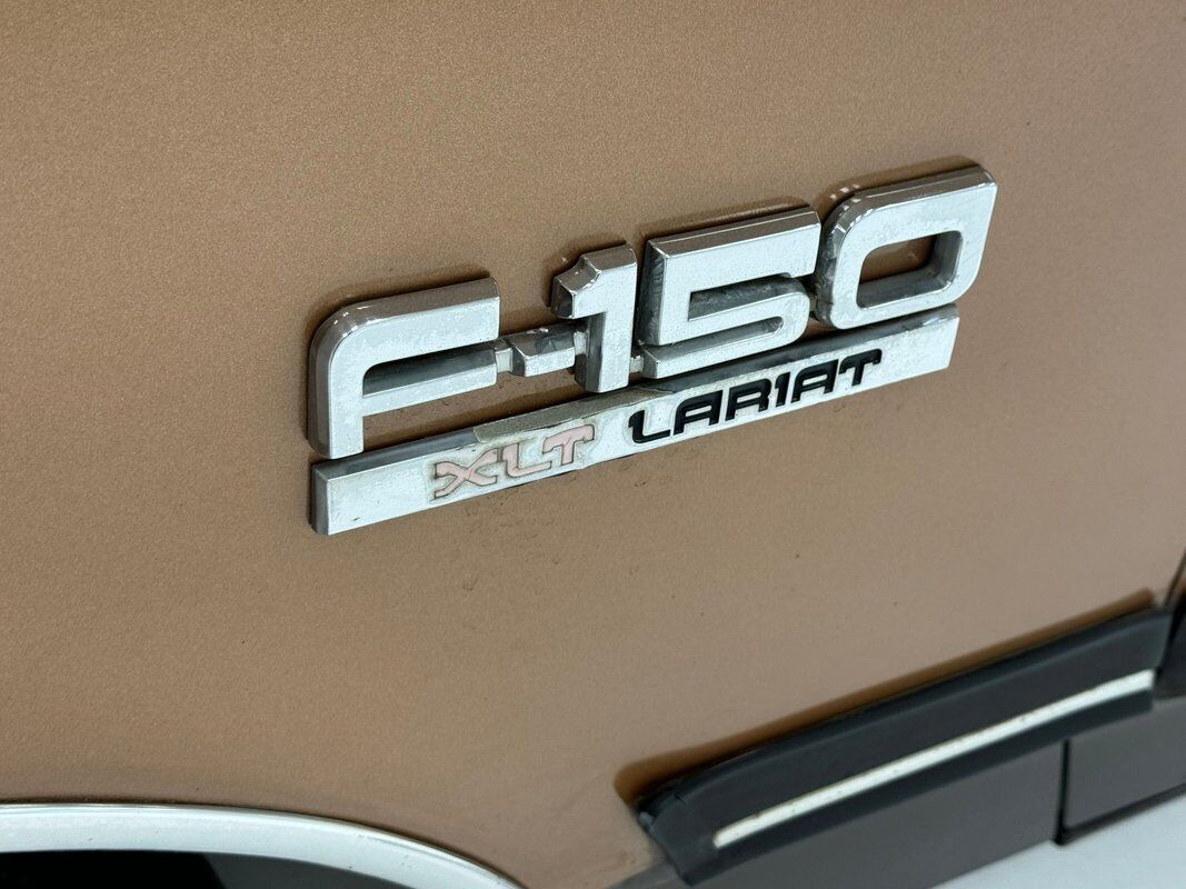 1990 Ford F-150 XLT Lariat Pickup - photo 12
