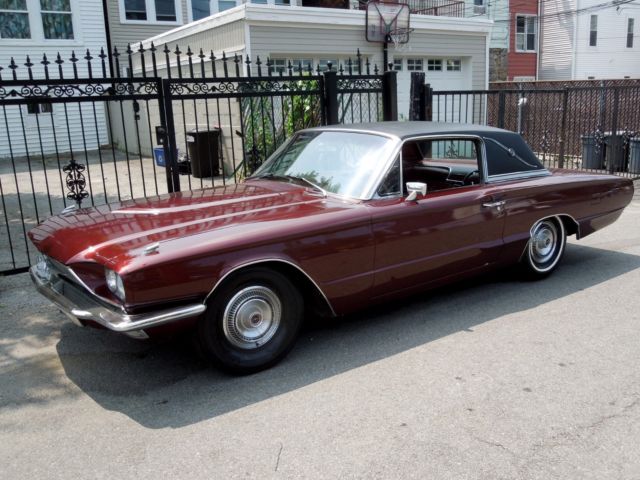30 year barn find. Running and driving and in nice condition. NO RUST AT ALL 1966 Ford Thunderbird