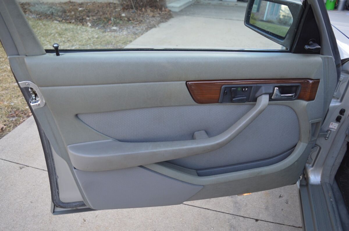 1988 Mercedes-Benz 300-Series - photo 11