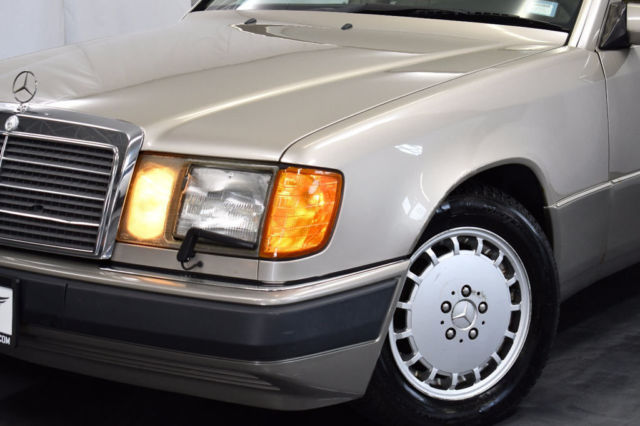 1993 Mercedes-Benz 300-Series 300 Series 4dr Sedan 300E Automatic - photo 4