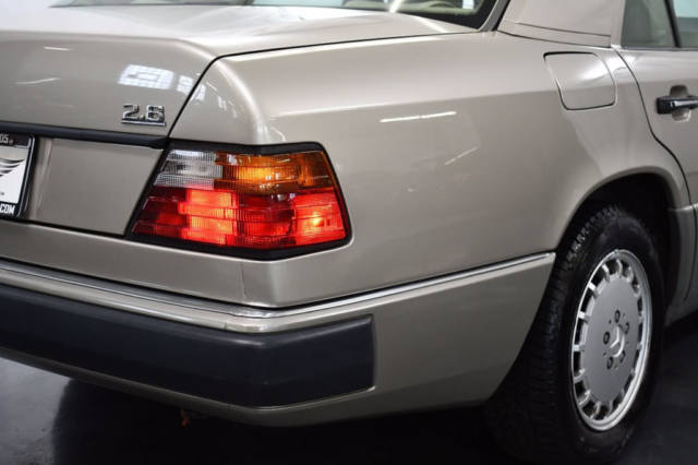 1993 Mercedes-Benz 300-Series 300 Series 4dr Sedan 300E Automatic - photo 8