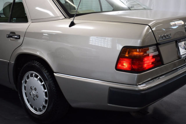 1993 Mercedes-Benz 300-Series 300 Series 4dr Sedan 300E Automatic - photo 9
