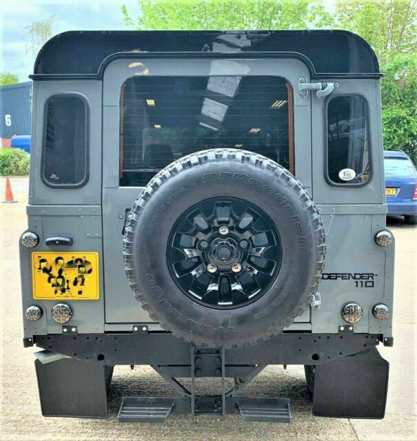 1994 Land Rover Defender 110 County station wagon Nardo Grey - photo 4