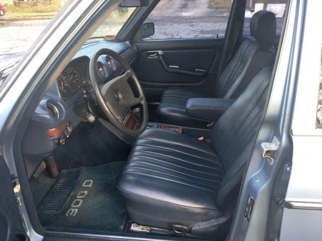 1985 Mercedes-Benz 300-Series 300D LOW ORIGINAL MILE SUPER CLEAN SURVIVOR - photo 11
