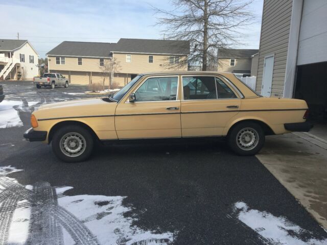 1985 Mercedes-Benz 300-Series 300D SUPER CLEAN SURVIVOR WELL MAINTAINED GARAGED - photo 10