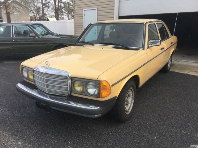 1985 Mercedes-Benz 300-Series 300D SUPER CLEAN SURVIVOR WELL MAINTAINED GARAGED - photo 2
