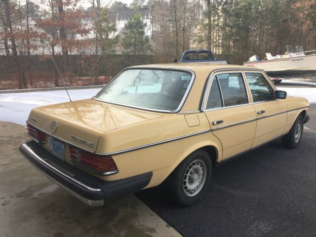 1985 Mercedes-Benz 300-Series 300D SUPER CLEAN SURVIVOR WELL MAINTAINED GARAGED - photo 8