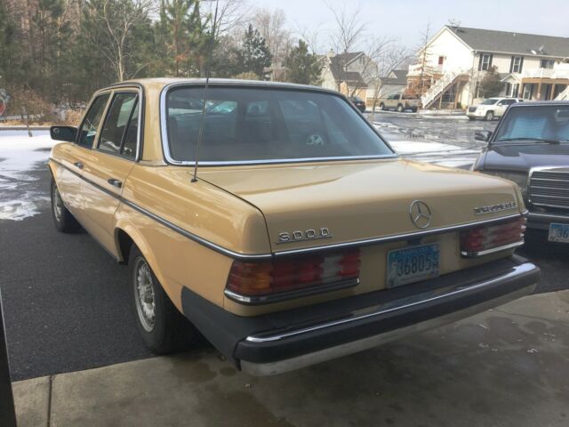 1985 Mercedes-Benz 300-Series 300D SUPER CLEAN SURVIVOR WELL MAINTAINED GARAGED - photo 9