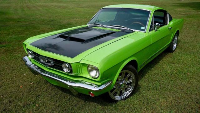 302 V8 DUAL 4 BARREL 4 SPEED RESTOMOD 17" WHEELS SUBLIME GREEN SHOW LIKE PAINT 1965 Ford Mustang FASTBACK