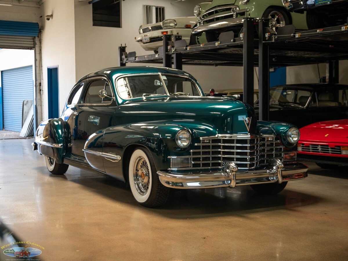 1946 Cadillac Series 61 Custom LS V8 2 Door Club Coupe - photo 10