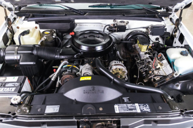 1994 Chevrolet Suburban 4X4 - photo 3