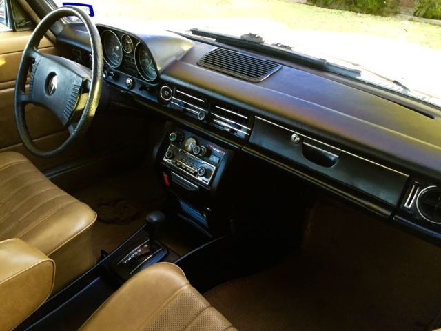 1976 Mercedes-Benz 200-Series W115 4 Door Diesel Sedan - photo 2