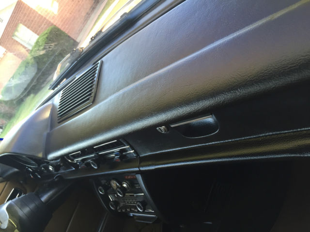 1976 Mercedes-Benz 200-Series W115 4 Door Diesel Sedan - photo 4