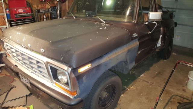 30th Anniversary Special Edition step side, vintage bed and tail gate. 1978 Ford F-150
