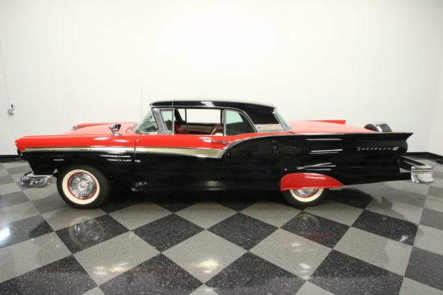 1957 Ford Skyliner - photo 2