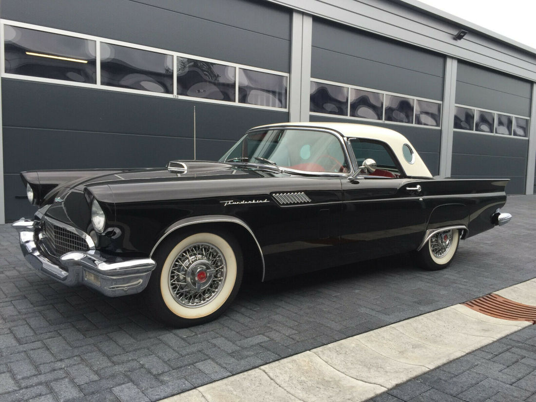 1957 Ford Thunderbird