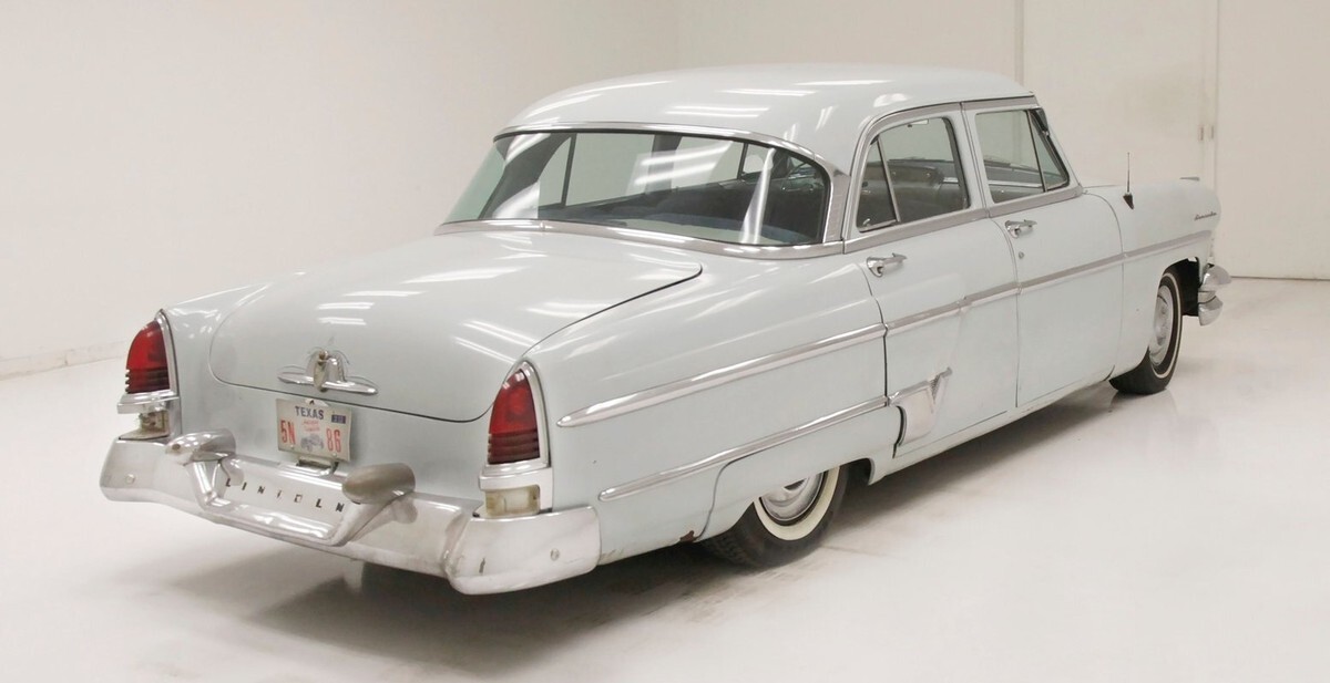 1954 Lincoln Cosmopolitan Sedan - photo 4