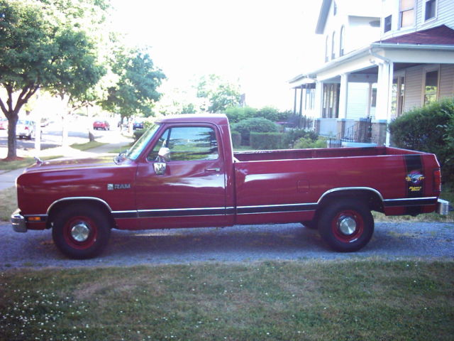 318 V-8 "RUMBLE BEE" striped Dodge Ram100 pick-up truck! Low miles for the yr! 1989 Dodge Other Pickups