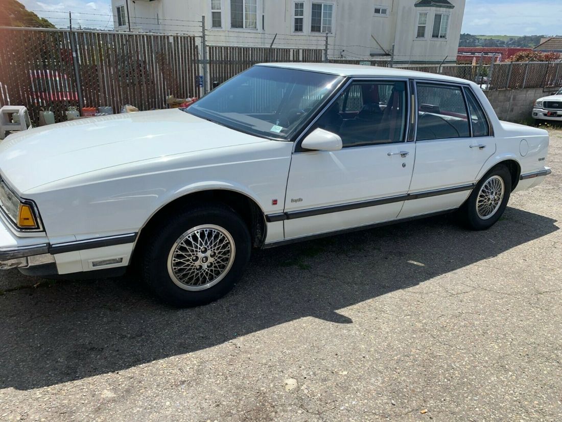 31K miles Oldsmobile Delta 88 Eighty Eight Royale Brougham clean title 1989 Oldsmobile Eighty-Eight Royale Brougham