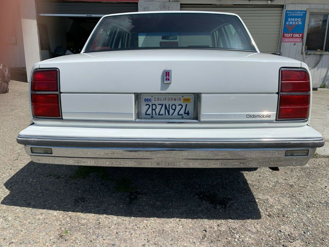 1989 Oldsmobile Eighty-Eight Royale Brougham - photo 3
