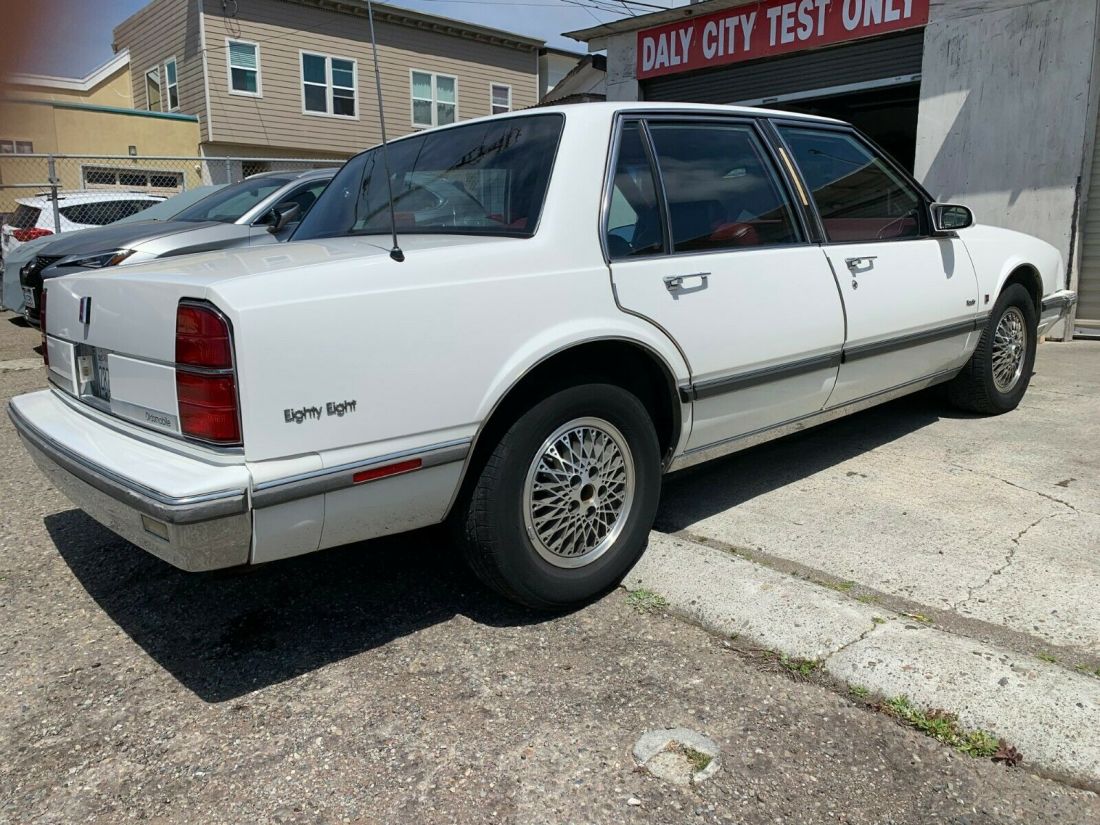 1989 Oldsmobile Eighty-Eight Royale Brougham - photo 4