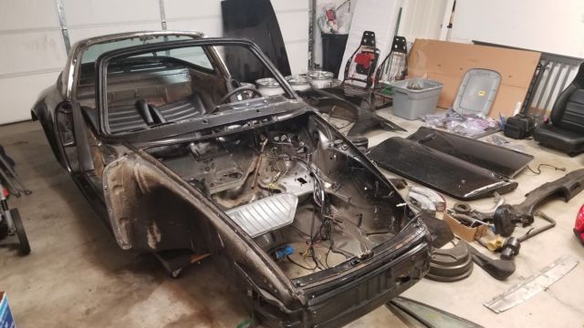 3.2 Carrera Targa. PROJECT CAR. In pieces, no engine/transmission 1984 Porsche 911 Targa