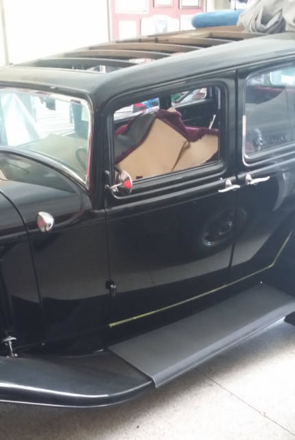 1932 Ford Sedan Black