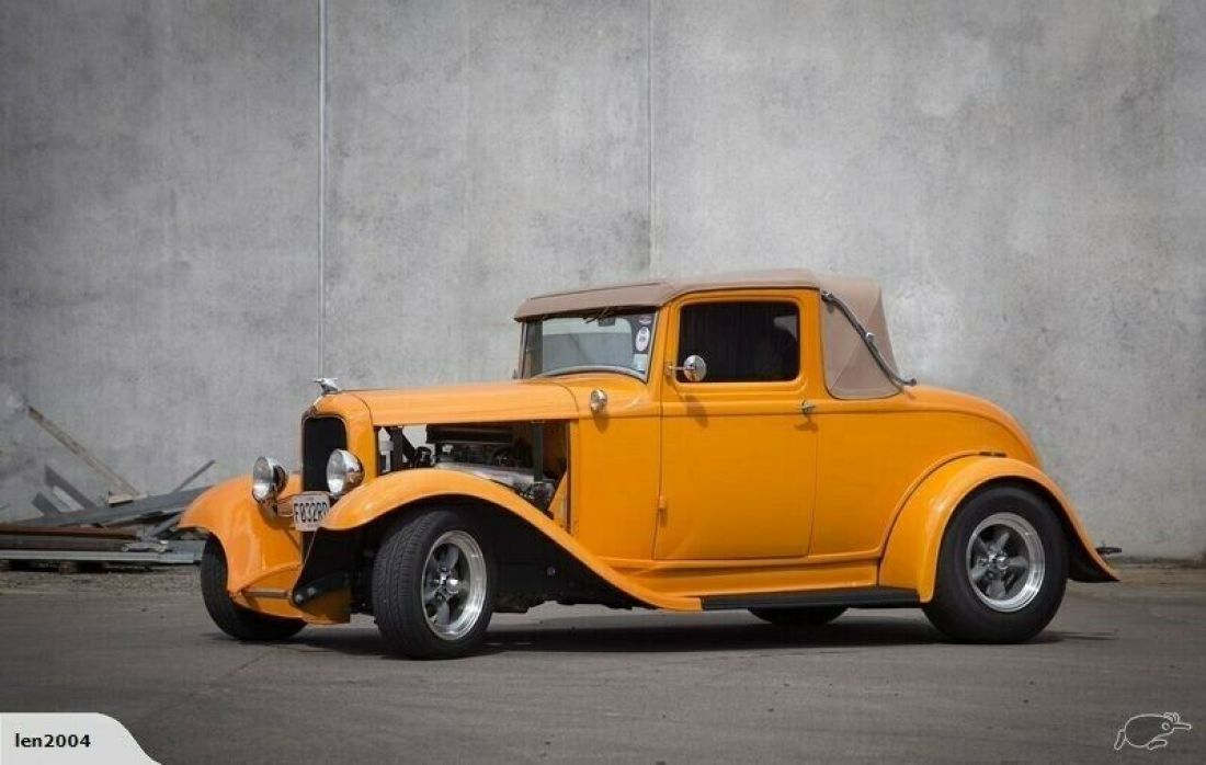 1932 Ford Sportscoupe - photo 2