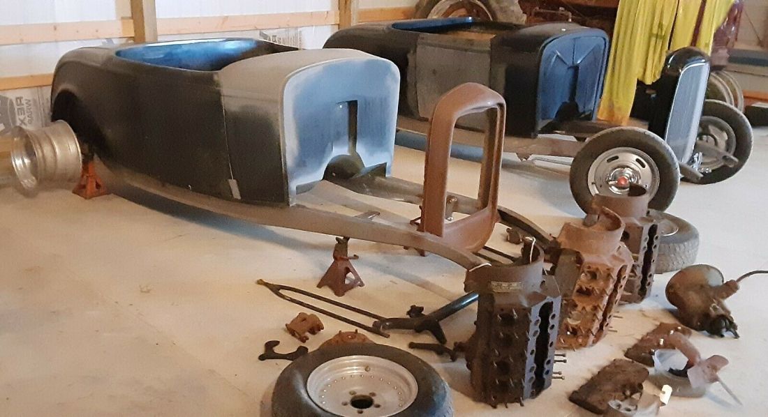 32 MODEL B ROADSTER FRAME BODY STRAIGHT AXLE DISC REAR END WHEELS V8-60 FLATHEAD 1932 Ford Model B ROADSTER