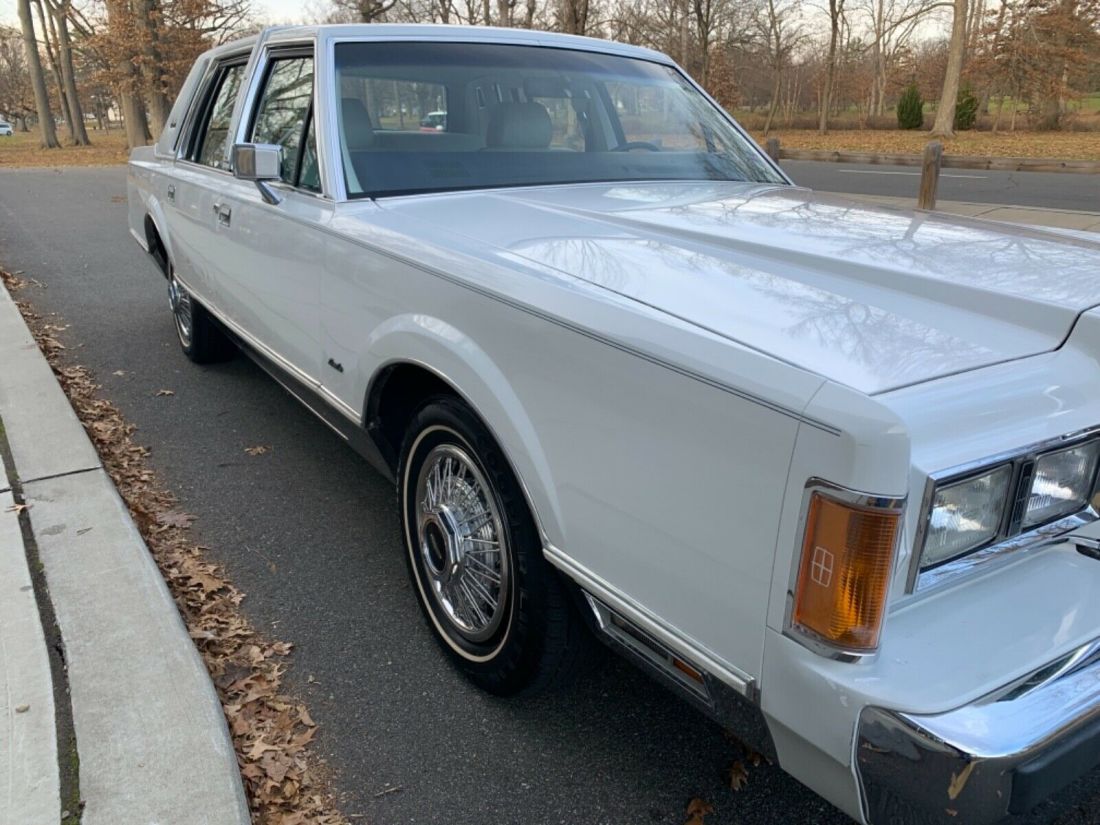 1989 Lincoln Town Car - photo 10