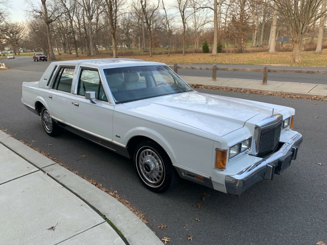 1989 Lincoln Town Car - photo 11