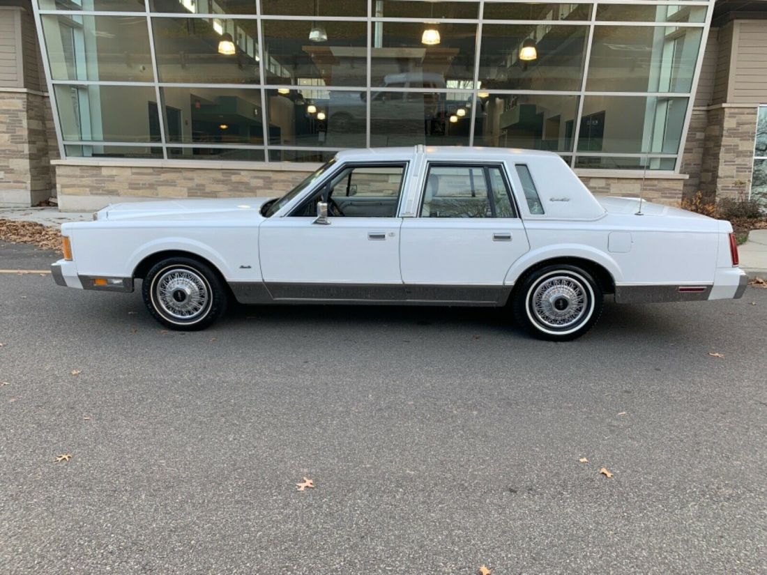 1989 Lincoln Town Car - photo 12