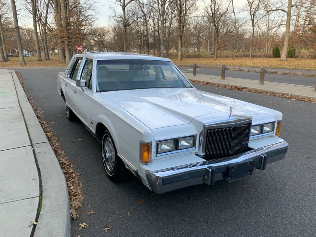 1989 Lincoln Town Car - photo 4