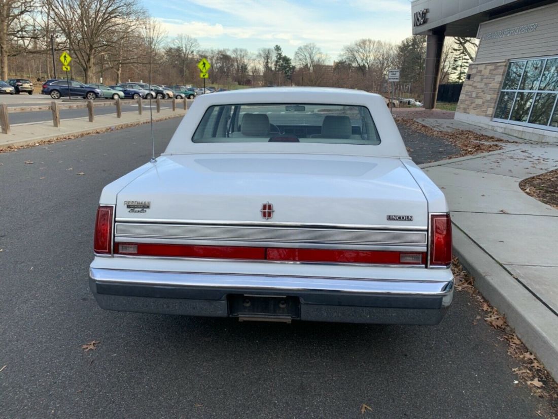 1989 Lincoln Town Car - photo 5