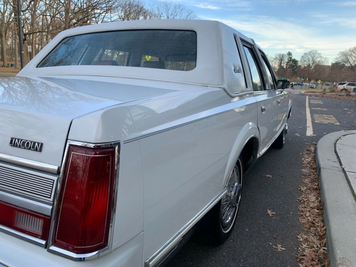 1989 Lincoln Town Car - photo 8