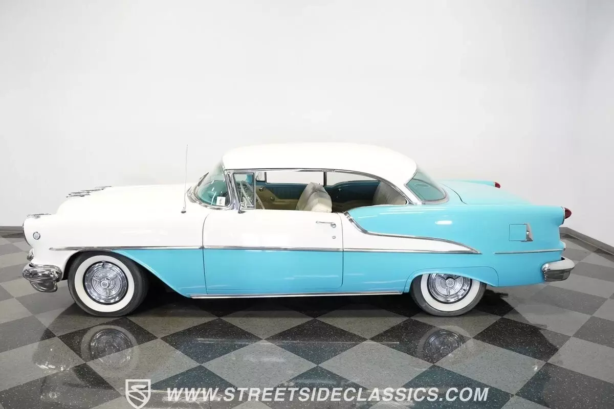 1955 Oldsmobile Eighty-Eight Holiday coupe - photo 10