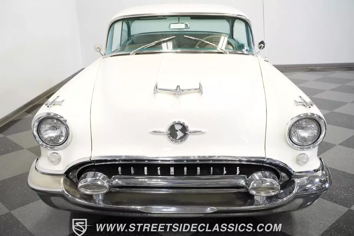 1955 Oldsmobile Eighty-Eight Holiday coupe - photo 6