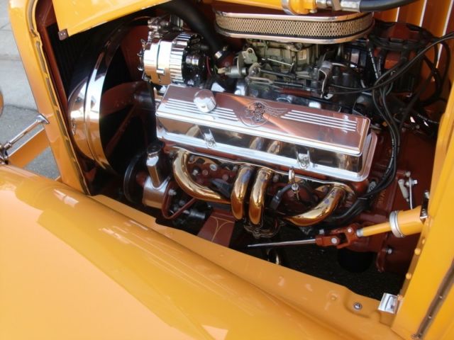 1933 Pontiac 2 Door Touring Sedan - photo 2
