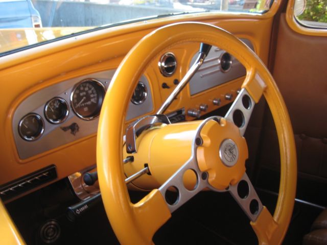 1933 Pontiac 2 Door Touring Sedan - photo 3