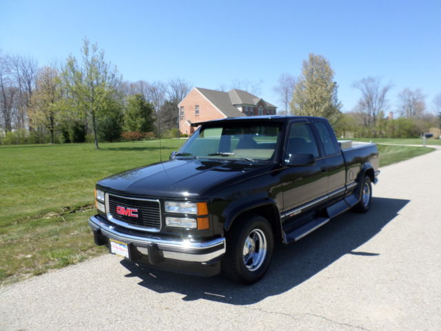 33,000 MILES, GARAGE KEPT, RARELY SEEN RAIN, 1 OWNER SHOW TRUCK 1994 GMC Sierra 1500