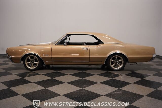 1967 Oldsmobile Cutlass Holiday Coupe - photo 3