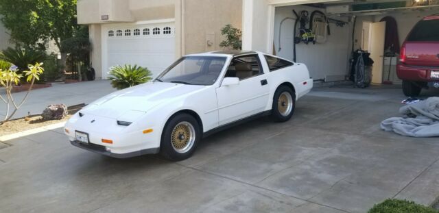 33,500 miles One owner always garaged, unbelievable condition. 1987 Nissan 300ZX --
