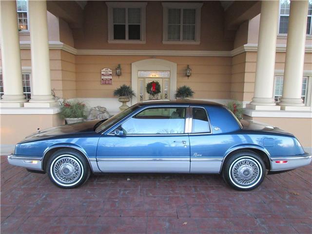33,640 orig miles / excellent condition / garage kept / 100 pics / gorgeous 1992 Buick Riviera --
