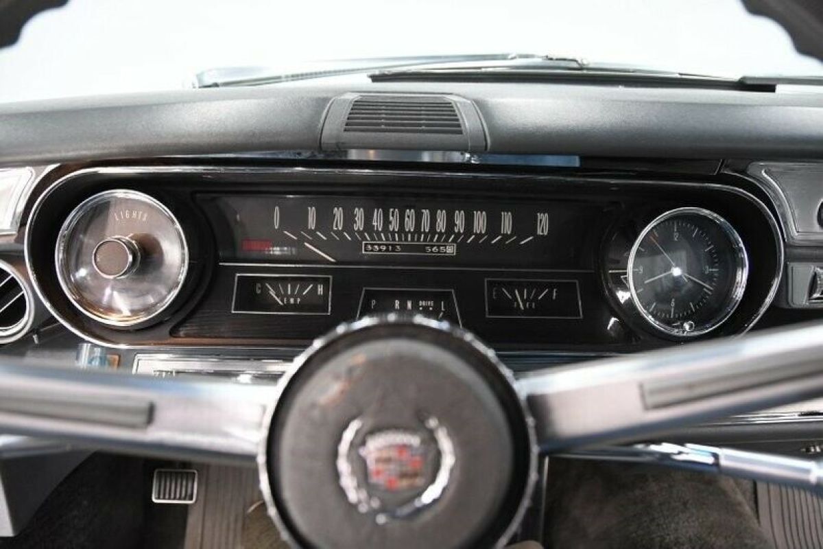1966 Cadillac Fleetwood 75 - photo 2