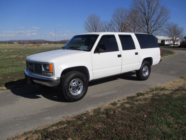 3/4 ton 4x4 Suburban 2500 ONLY 84k MILES w Fuel Injected 5.7L 350 Auto Overdrive 1992 GMC Suburban 2500 Series 4WD