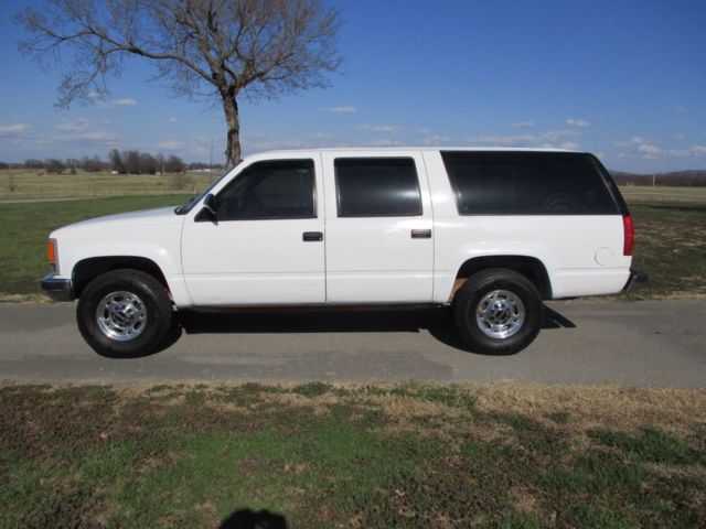 1992 GMC Suburban 2500 Series 4WD - photo 2