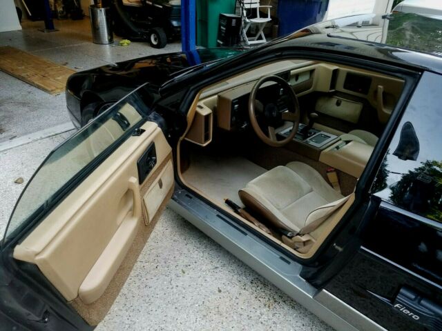 1986 Pontiac Fiero - photo 7