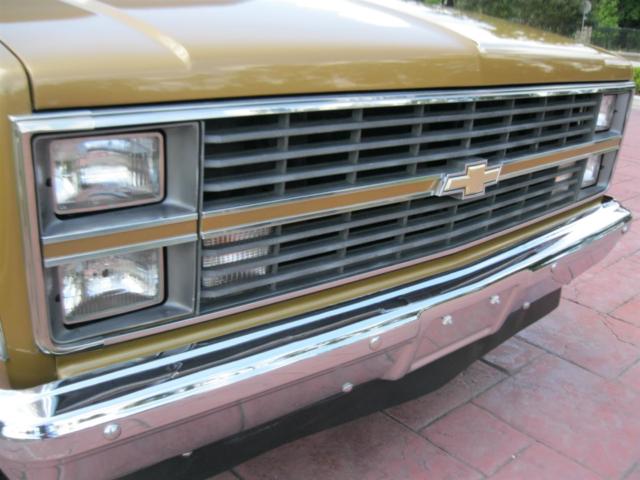 1984 Chevrolet Suburban Silverado - photo 10