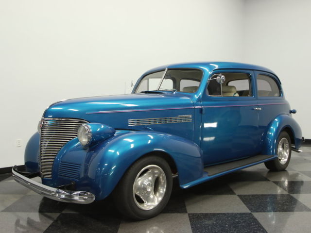350 V8, AUTO, IFS W/ DISCS, PS, R134 a A/C, SUPER STRAIGHT, NICE PAINT, SHARP 39 1939 Chevrolet Master Deluxe