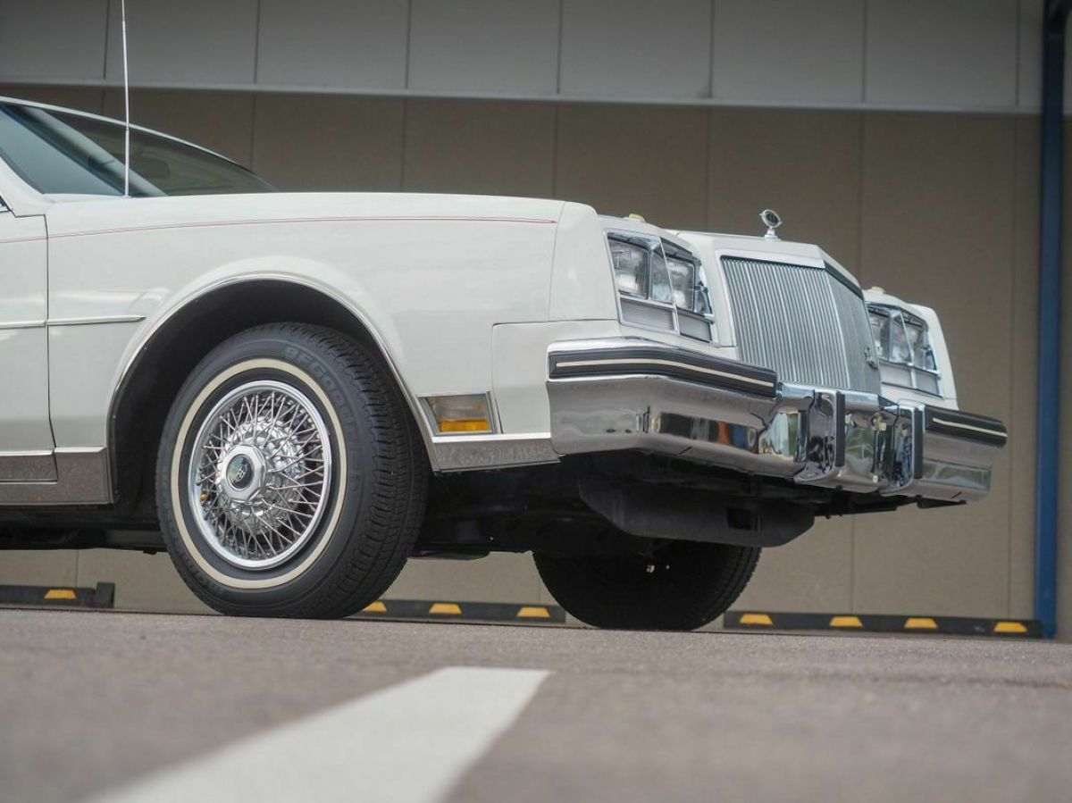 1980 Buick Riviera Low Miles - photo 4